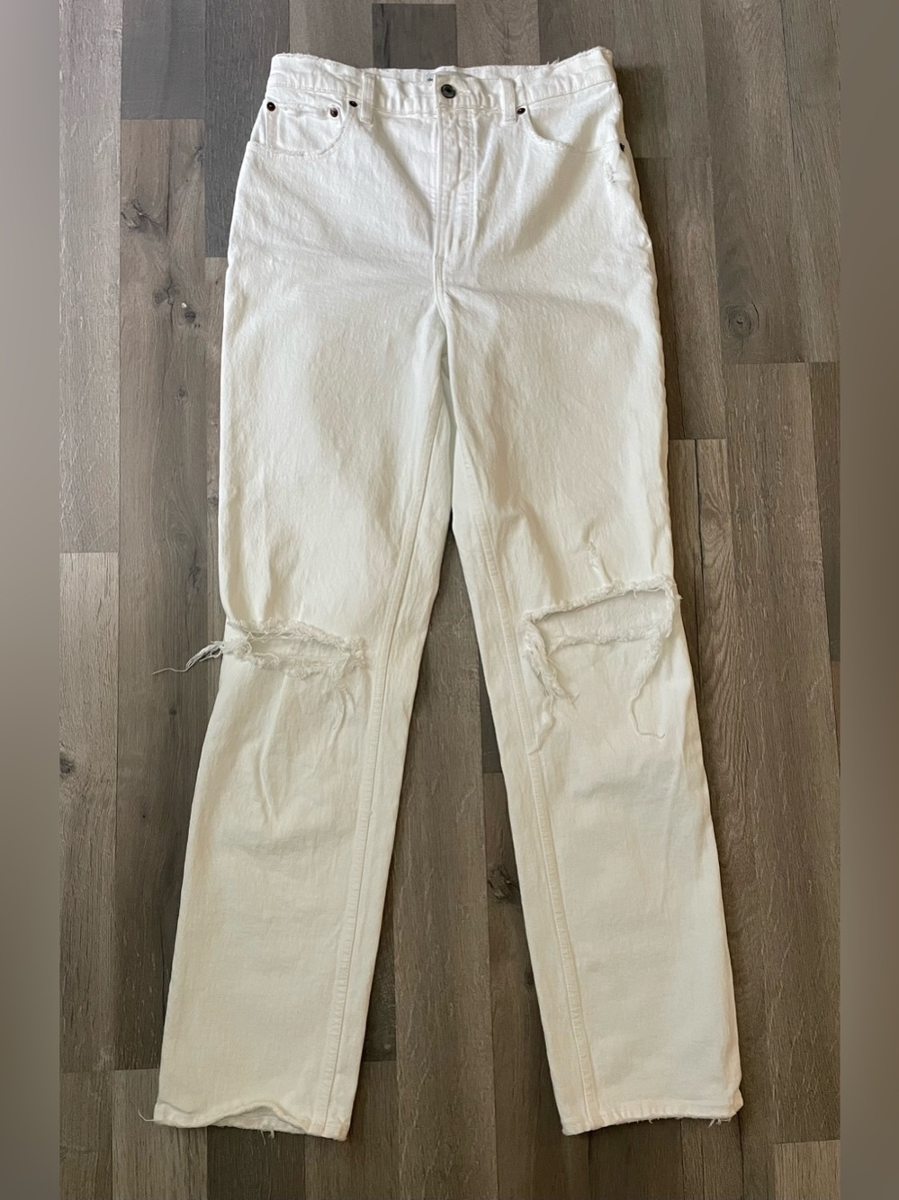 Abercrombie & Fitch The 90’s Straight Ultra High Rise White Jeans-  Size 30